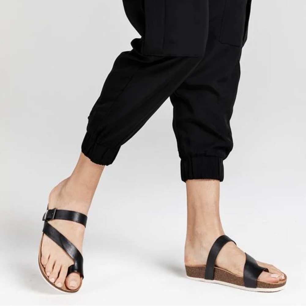 FRANKIE4 Shelly II Sandals Black Leather Soft Comfort Footbed Women’s Sz 12
